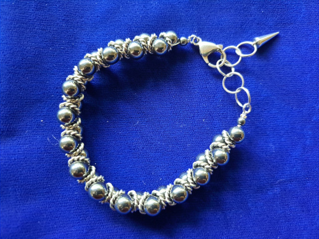 ZigZag Hematite Beaded Bracelet with Twisted Stainless Rings